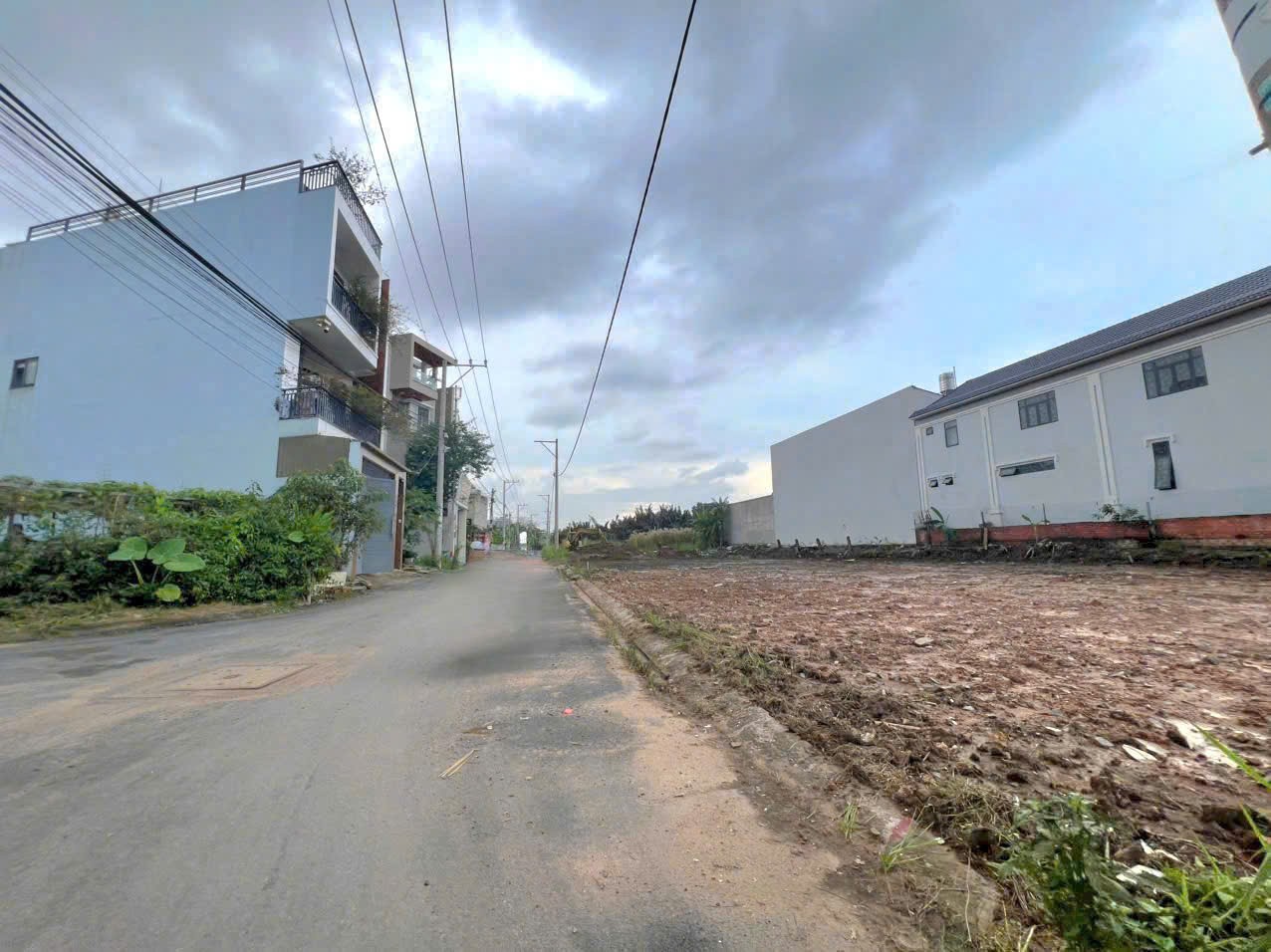 Cần bán Đất đường Bưng Ông Thoàn, Phường Phú Hữu, Diện tích 107m²