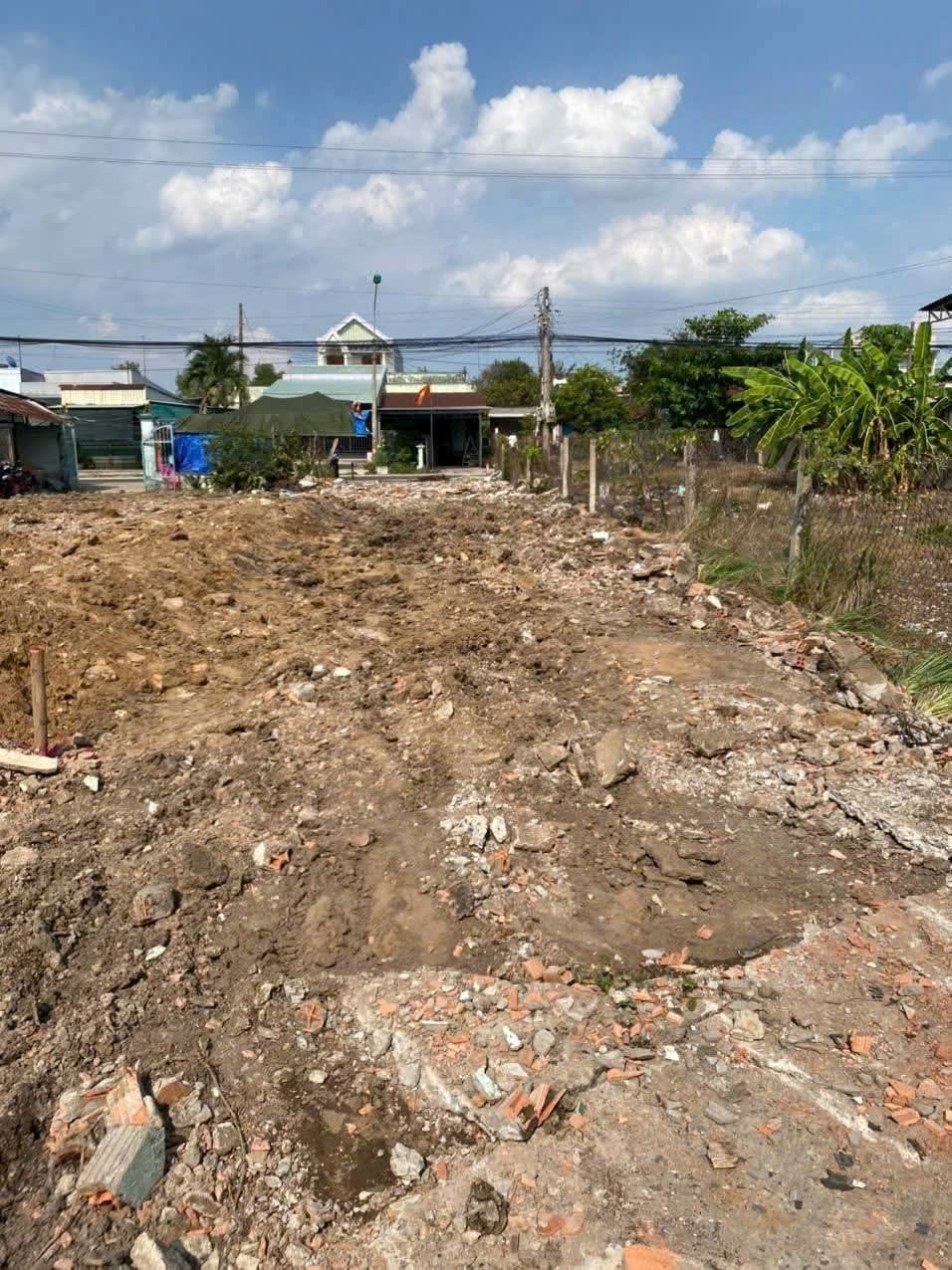 Bán đất thổ cư mặt tiền tỉnh lộ 835C , xã Phước Vân , Cần Đước dt 226m2 giá 3,2 tỷ 2