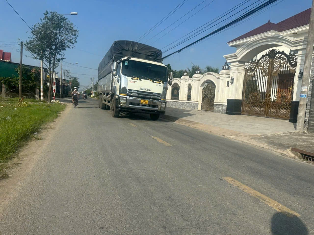 Bán đất thổ cư mặt tiền tỉnh lộ 835D , xã Long Hòa, Cần Đước dt 200m2 giá 2,05 tỷ 2