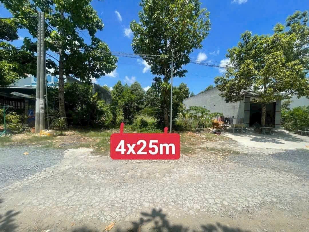 Bán 2 nền thổ cư mt đường số 8 , KDC 135 , thị trấn Bến Lức dt 100m2 giá 2,3 tỷ , 144m2 giá 2,9 tỷ 2