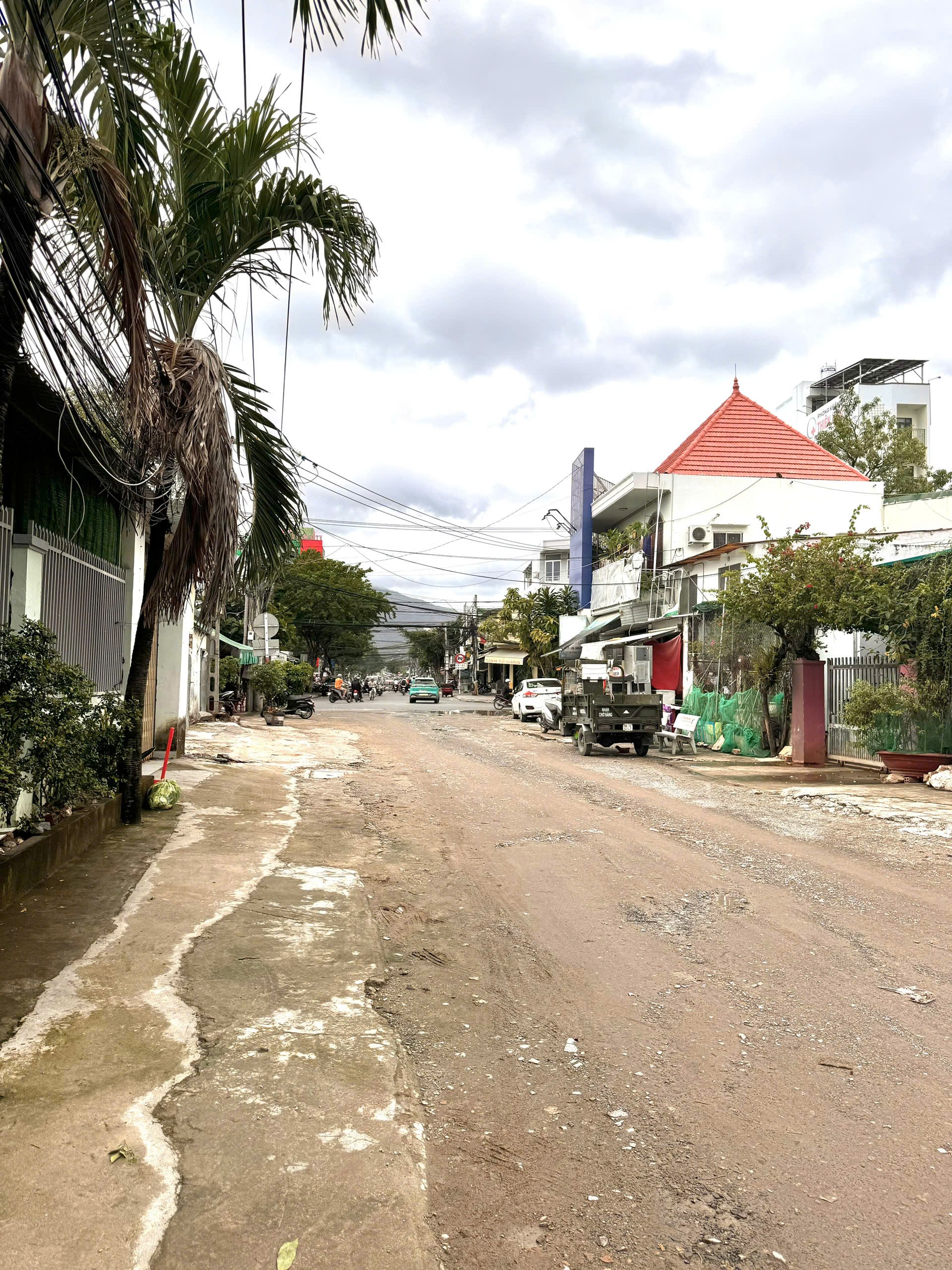 BÁN 02 LÔ HẺM NGUYỄN THỊ ĐỊNH GIAO VỚI ĐƯỜNG SỐ 28 KĐT PHƯỚC LONG, NHA TRANG.