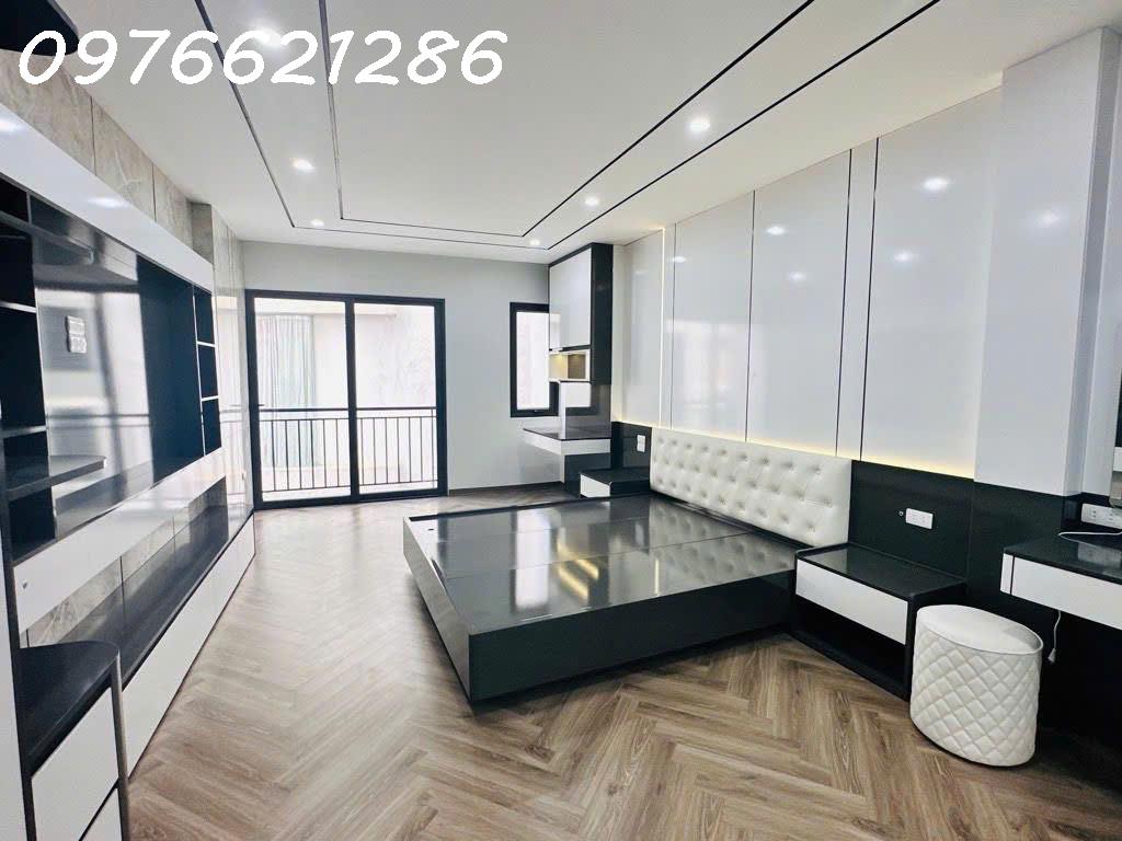 Bán nhà siêu hiếm – phố Nguyễn Văn Cừ – 32m² – 4 tầng – giá 8,x tỷ – ô tô đỗ cổng – gần hồ Bồ Đề 2