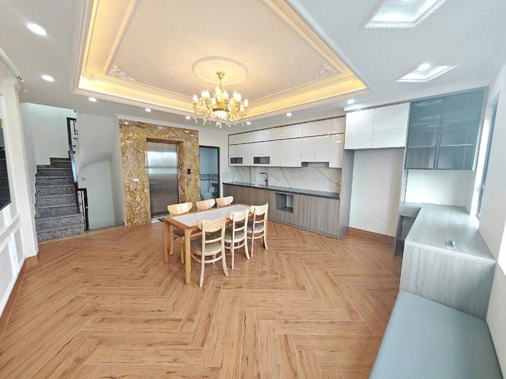 7 TẦNG THANG MÁY PHẠM VĂN ĐỒNG, Ô TÔ 7 CHỖ, DÒNG TIỀN KHỦNG NHỈNH 18 TỶ 3