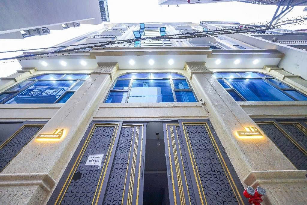 TỔNG 17 PHÒNG 7 TẦNG THANG MÁY DÒNG TIỀN 900 TRIỆU/NĂM PHẠM VĂN ĐỒNG GIÁ 22 TỶ 2