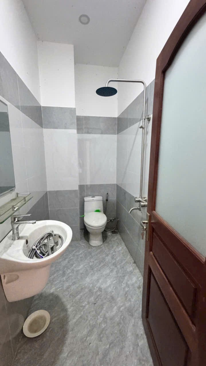 Bán nhà hẻm ngay chợ liên khu 5-6, Bình Hưng Hòa B dt 58m2 , 3 lầu , 4pn, 5wc giá 5,7 tỷ 8
