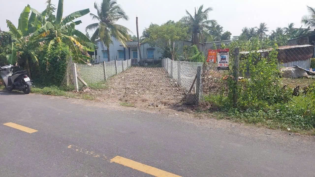 Bán đất thổ cư mặt tiền đường nhựa Phước Toàn xã Long Hiệp Bến Lức dt 103.5m2 giá 1,6 tỷ 2