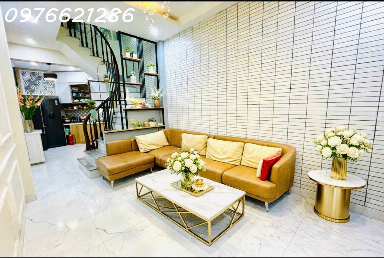 Bán nhà phố Nguyễn Văn Cừ – 32m² – 4 tầng – MT 3,5m – giá 7,8 tỷ – khu lõi phường Bồ Đề – dân xây