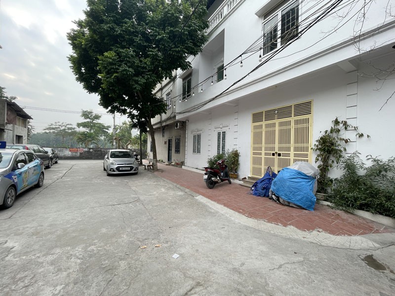 Cần bán 59,8m2 lô góc đất thổ cư, view vườn hoa, đối diện chung cư CT10 Việt Hưng. Phù hợp VP/KD 2