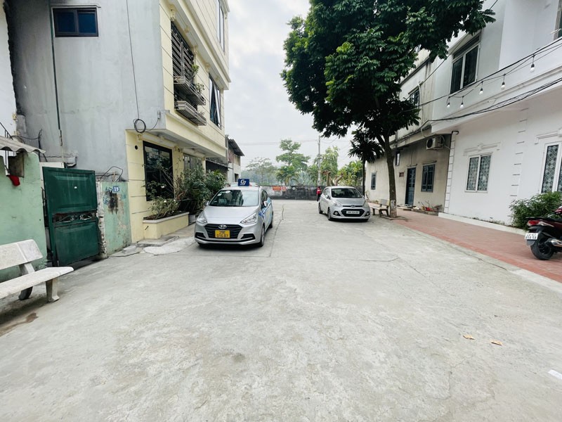 Cần bán 59,8m2 lô góc đất thổ cư, view vườn hoa, đối diện chung cư CT10 Việt Hưng. Phù hợp VP/KD 4