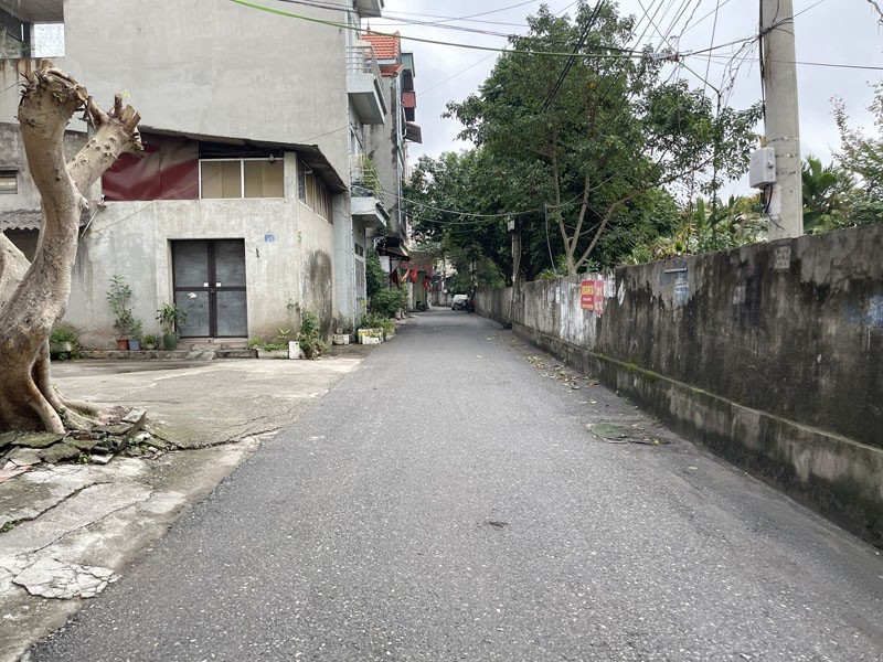 Cần bán 59,8m2 lô góc đất thổ cư, view vườn hoa, đối diện chung cư CT10 Việt Hưng. Phù hợp VP/KD 5