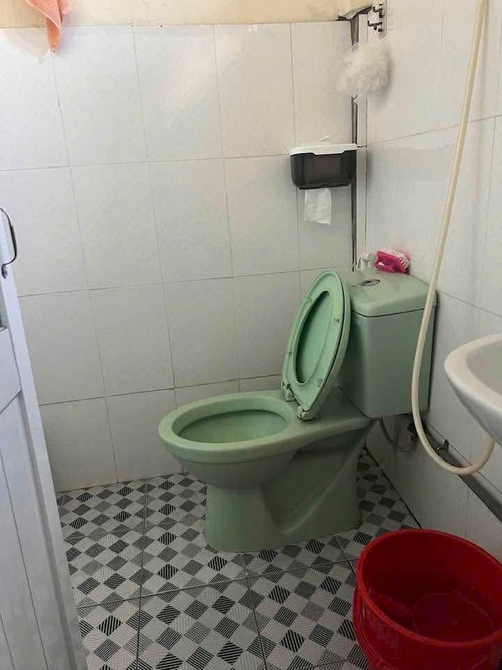 Bán nhà mt Nguyễn Văn Tuôi , thị trấn Bến Lức dt 142m2 ( có 56,5m2 thổ) 1 lầu 2pn 2wc giá 4 tỷ