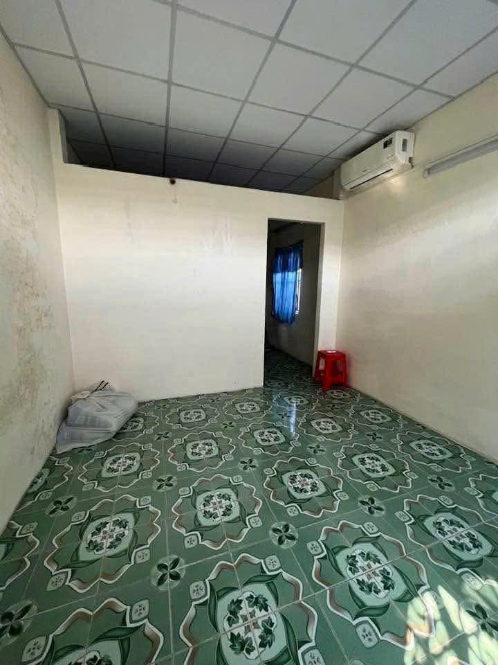 Bán nhà mt Nguyễn Văn Tuôi , thị trấn Bến Lức dt 142m2 ( có 56,5m2 thổ) 1 lầu 2pn 2wc giá 4 tỷ 5