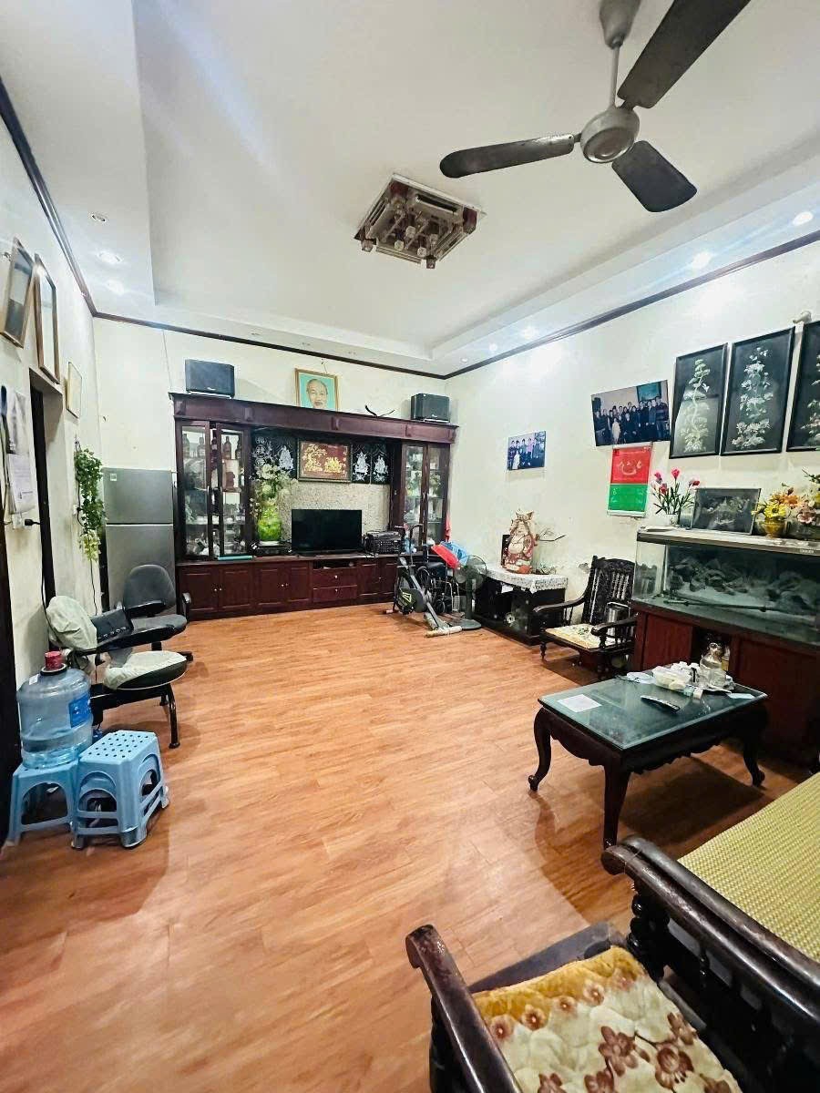 Cần bán Nhà mặt tiền đường Định Công, Phường Định Công, Diện tích 31m², Giá 8 Tỷ 3