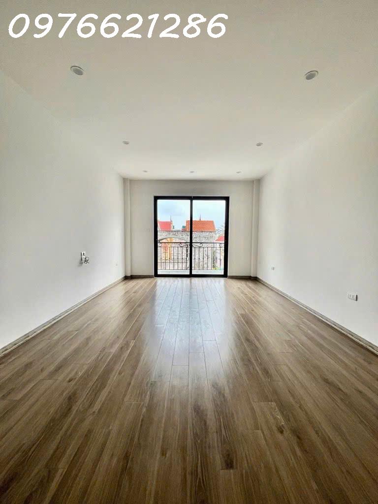 Bán nha rẻ mói Ngô Gia Tự, Long Biên – 5 tầng –  36m2- mặt tiền 4m –giá chỉ 6,x tỷ. cách mặt phố 4