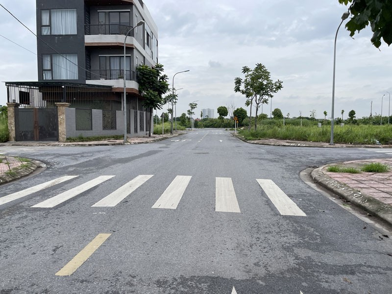 Cần bán căn góc 112m2 nhà 3,5 tầng khu đấu giá Cự Khối, Long Biên. Đường 17m cách hồ 30m