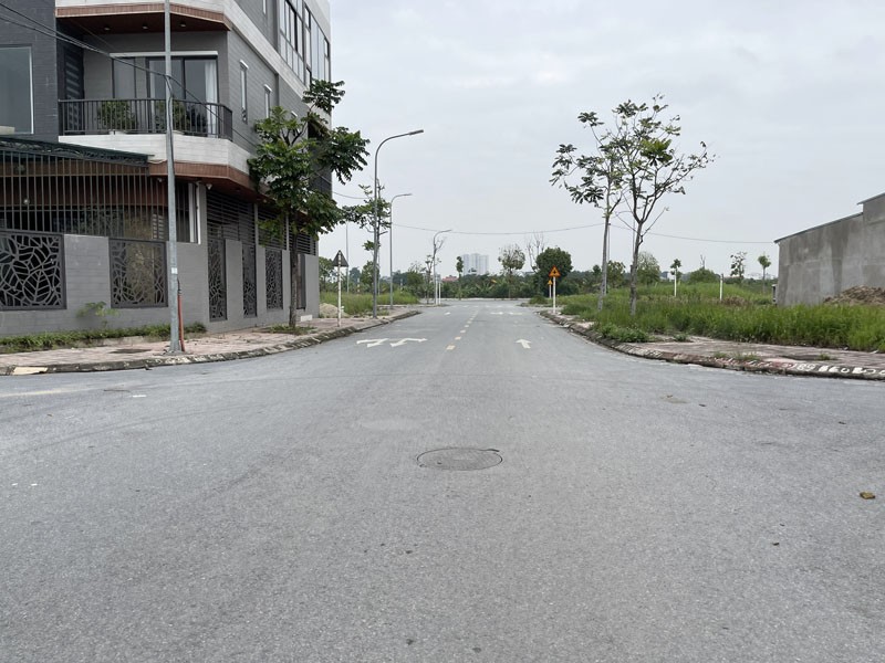 Cần bán căn góc 112m2 nhà 3,5 tầng khu đấu giá Cự Khối, Long Biên. Đường 17m cách hồ 30m 2