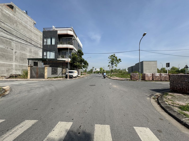 Cần bán căn góc 112m2 nhà 3,5 tầng khu đấu giá Cự Khối, Long Biên. Đường 17m cách hồ 30m 3