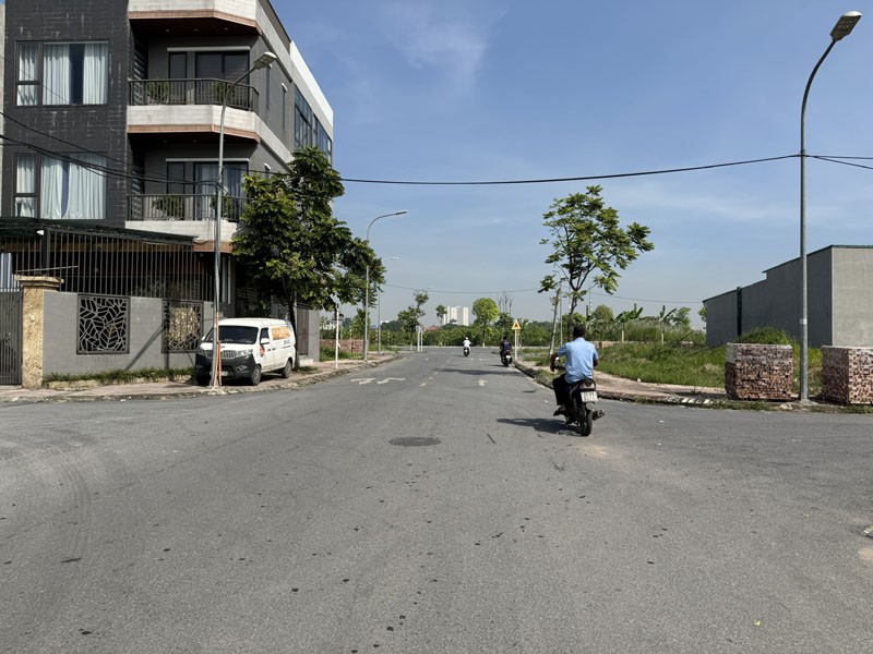 Cần bán căn góc 112m2 nhà 3,5 tầng khu đấu giá Cự Khối, Long Biên. Đường 17m cách hồ 30m 5