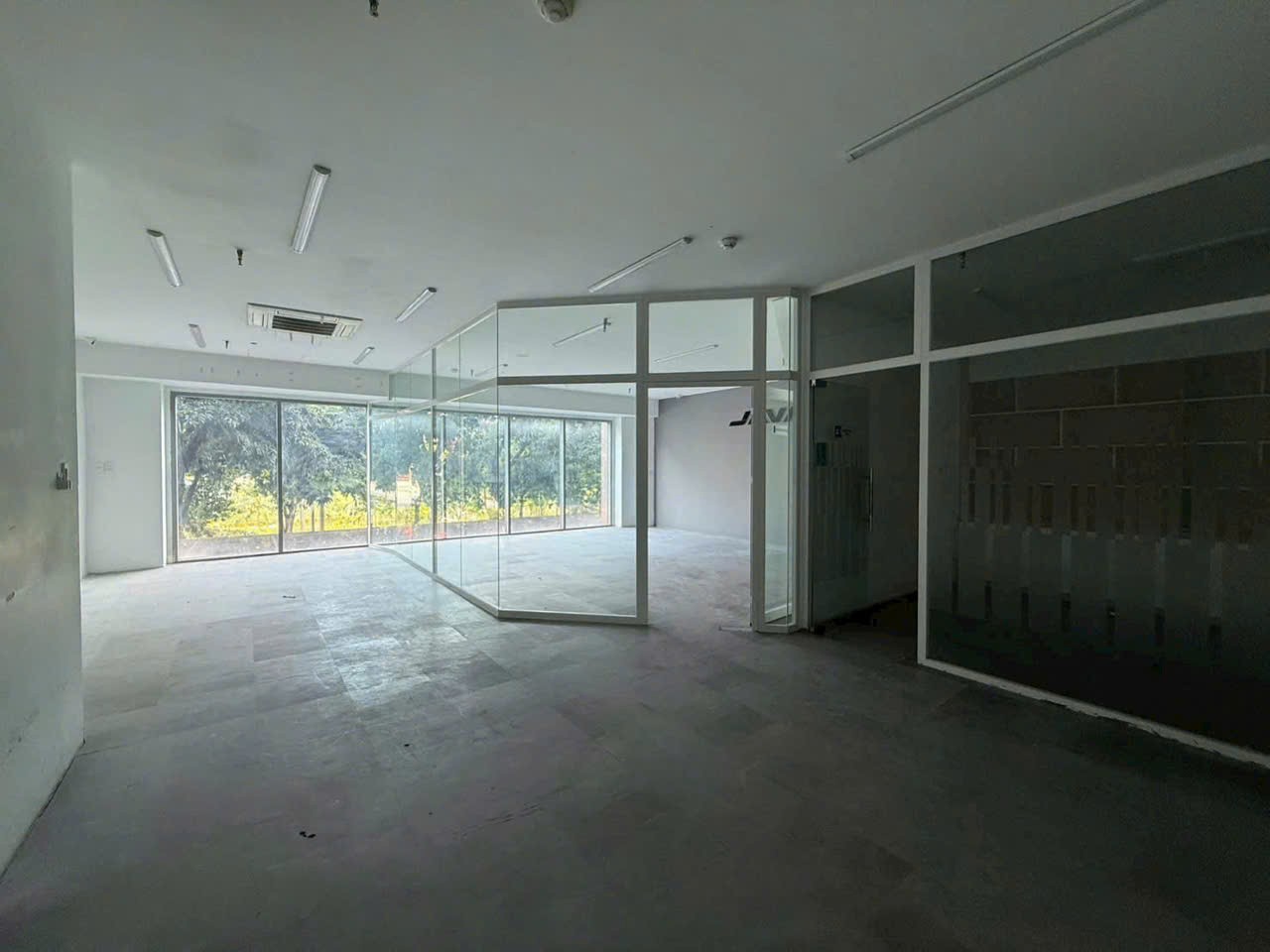 Cho thuê Nhà mặt tiền Phường Thủ Thiêm, Quận 2, Diện tích 99m², Giá 140 Triệu/tháng