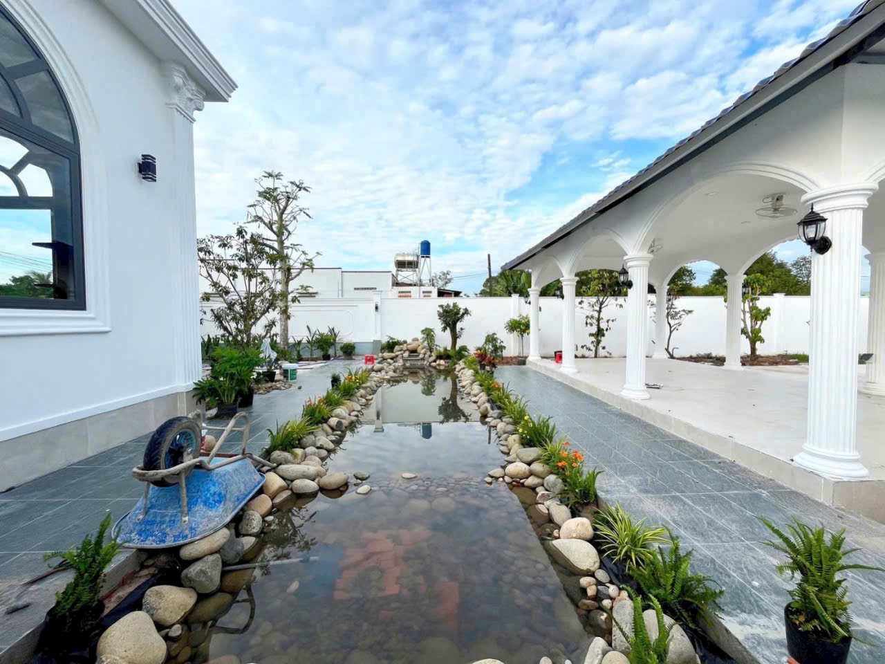 Nhà vườn siêu đẹp ở xã Mỹ Hạnh Bắc , Đức Hòa tdt 1000m2 ( 400m2 thổ) 4pn , 2wc giá 8 tỷ 4