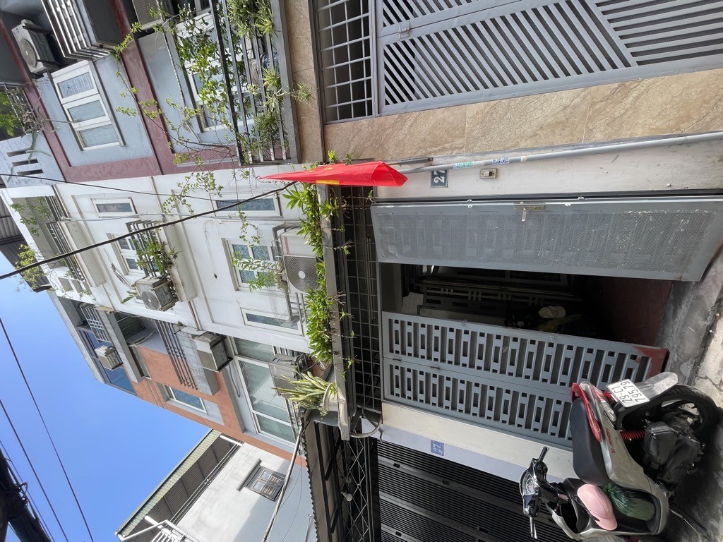 Chỉ hơn 10 tỷ nhà 47m x 4T ngõ 193 Bồ Đề, oto thông, qua nhà vào nhà, cách hồ chưa đến 100m. 2